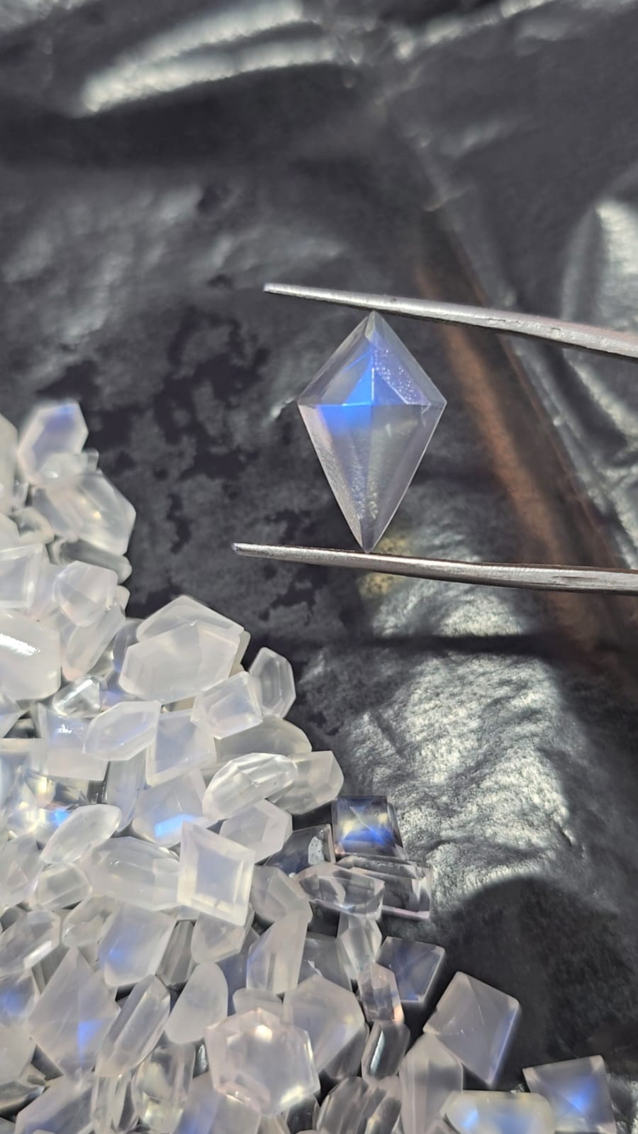 AAA QUALITY GEOMETRY CUT RAINBOW MOONSTONES FROM TANZANIA, 100 CTS PACK, LOOSE STONES, RINGS , PENDANTS , JEWELLERY SUPPLIES